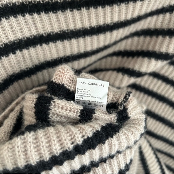 100% Cashmere Oversized Striped Turtleneck Sweater - Picture 7 of 9